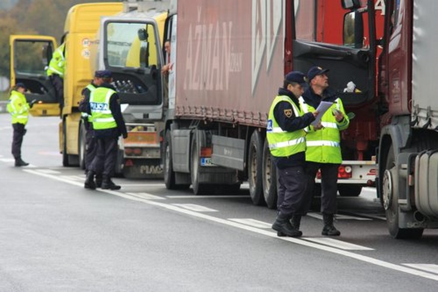 Od ponedeljka do nedelje poteka po Sloveniji nadzor nad vozniki tovornih vozil in avtobusov	