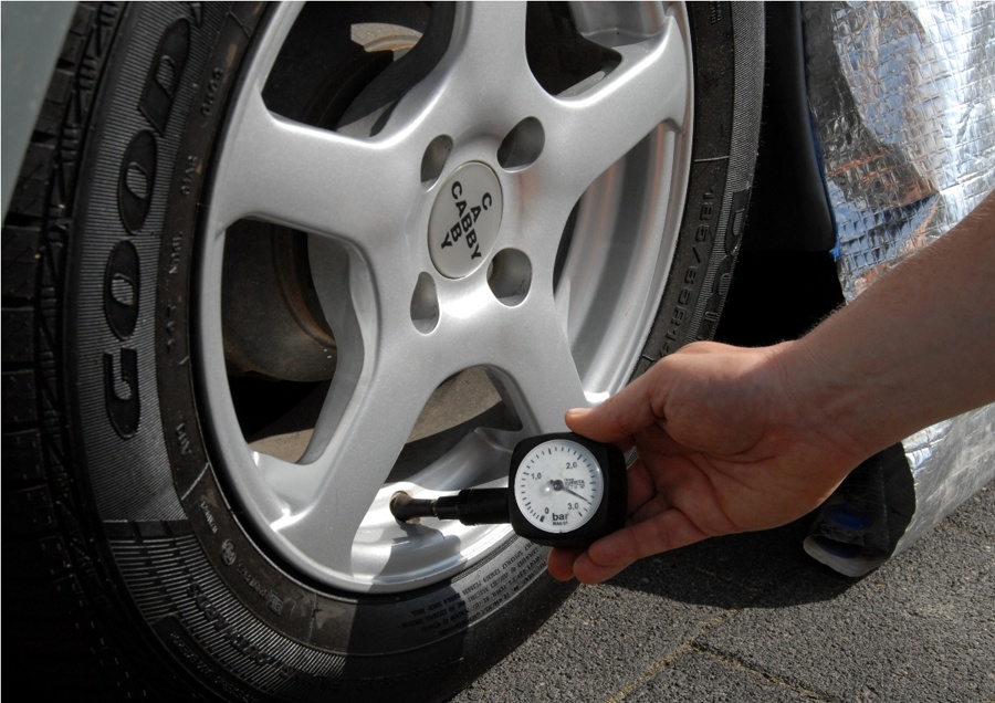 Kaj morate vedeti o skrbi za pnevmatike v poletnih mesecih?