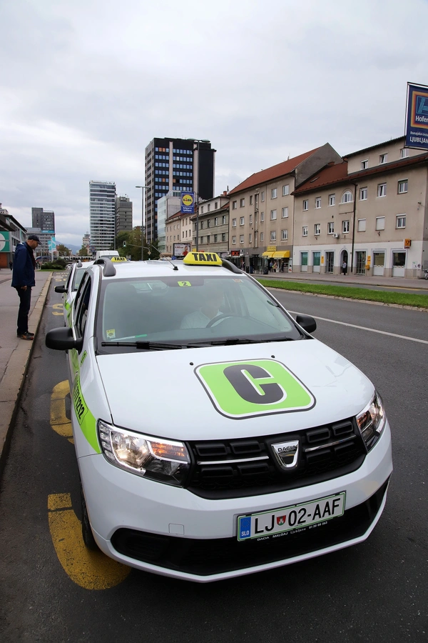 V prvem mesecu preko 100.000 naročil