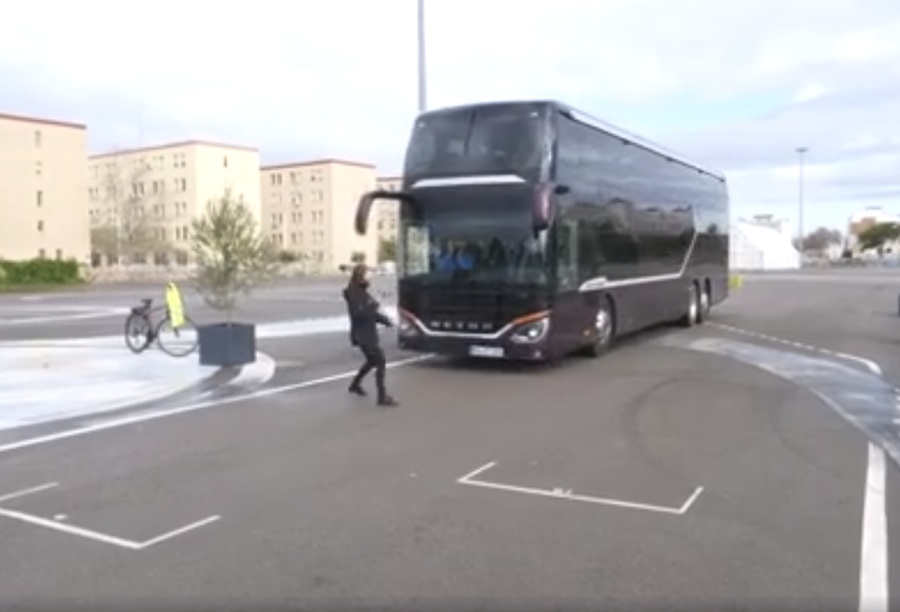 VIDEO: Ko pred Setro S 531 DT nepričakovano stopi pešec