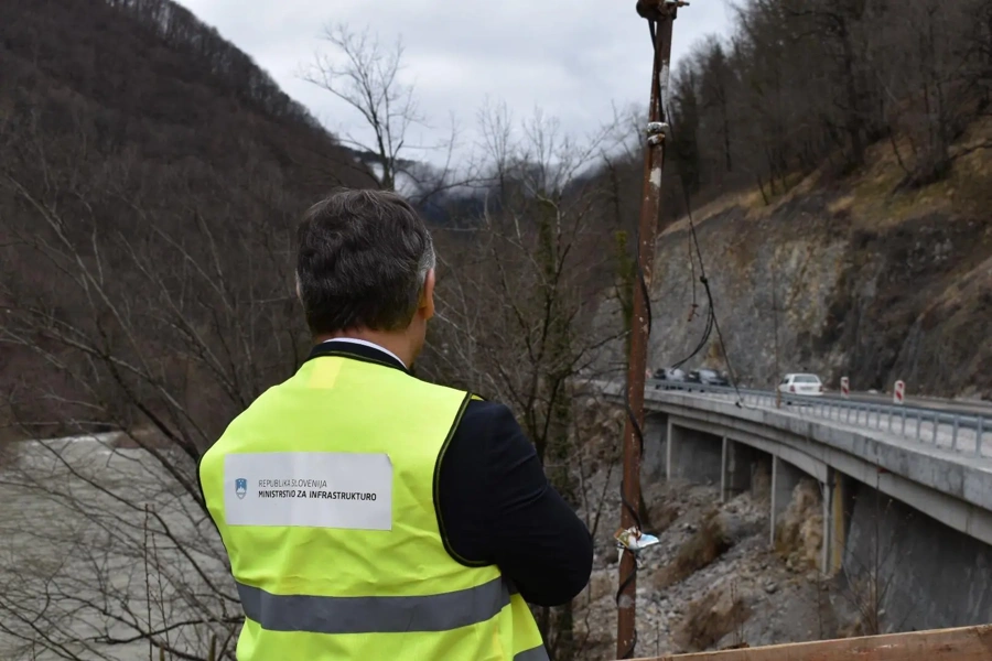 Za okoli 25 milijonov evrov investicij v cestno infrastrukturo