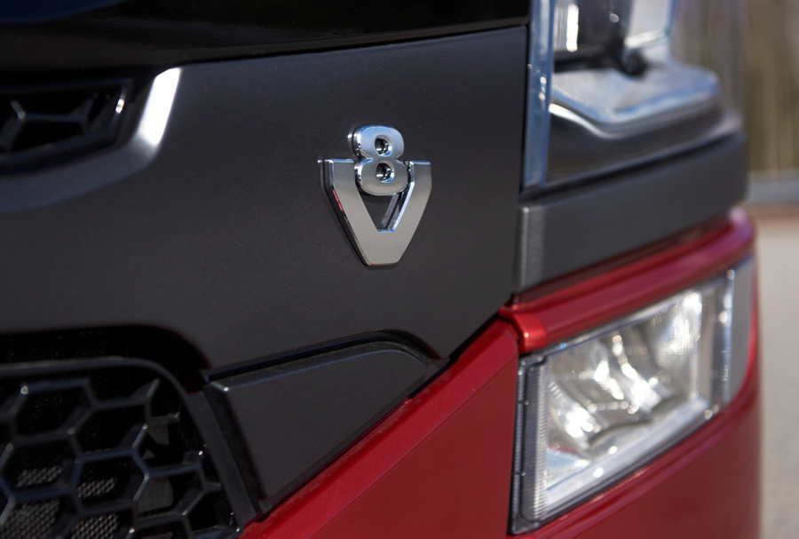 Nagradna igra: 50 let od prve proizvodnje Scania motorja V8!
