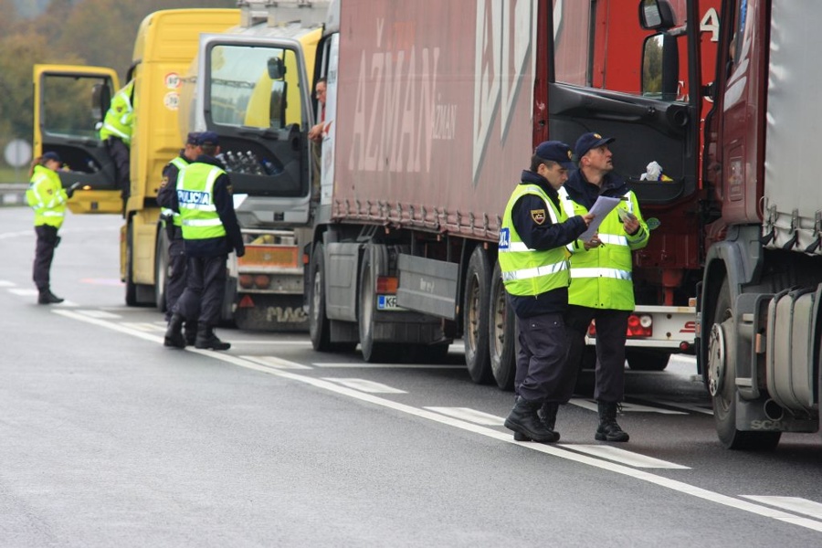 Poostren nadzor nad tovornjaki in avtobusi