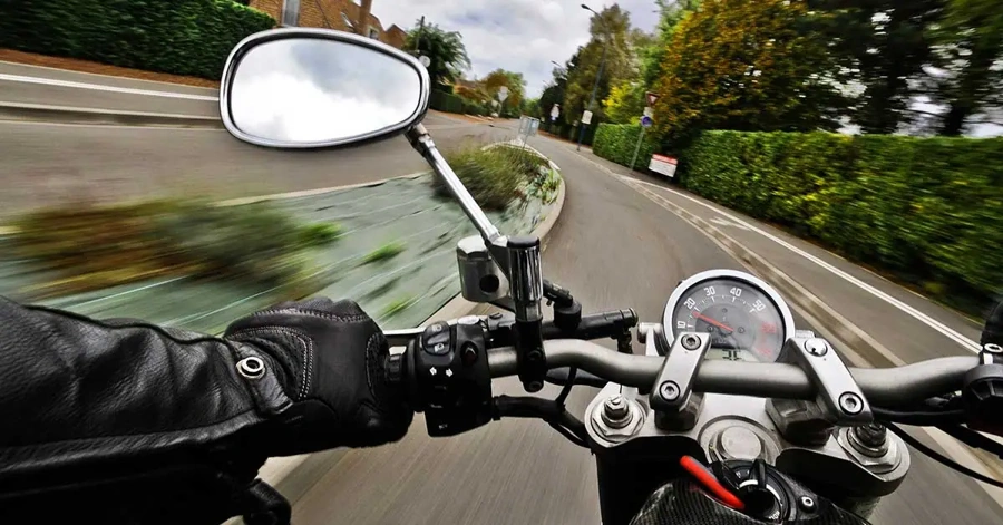 V sončnem vremenu na cestah več motoristov