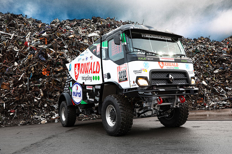 Prvi hibridni dirkalni tovornjak na Dakarju