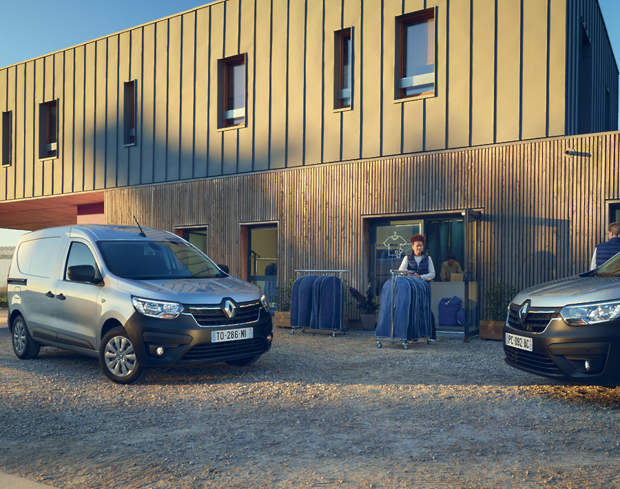 8-2021---new-renault-express-van-on-location.jpeg