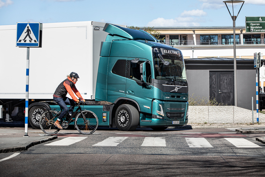 Volvo Trucks Side Collision Avoidance Support