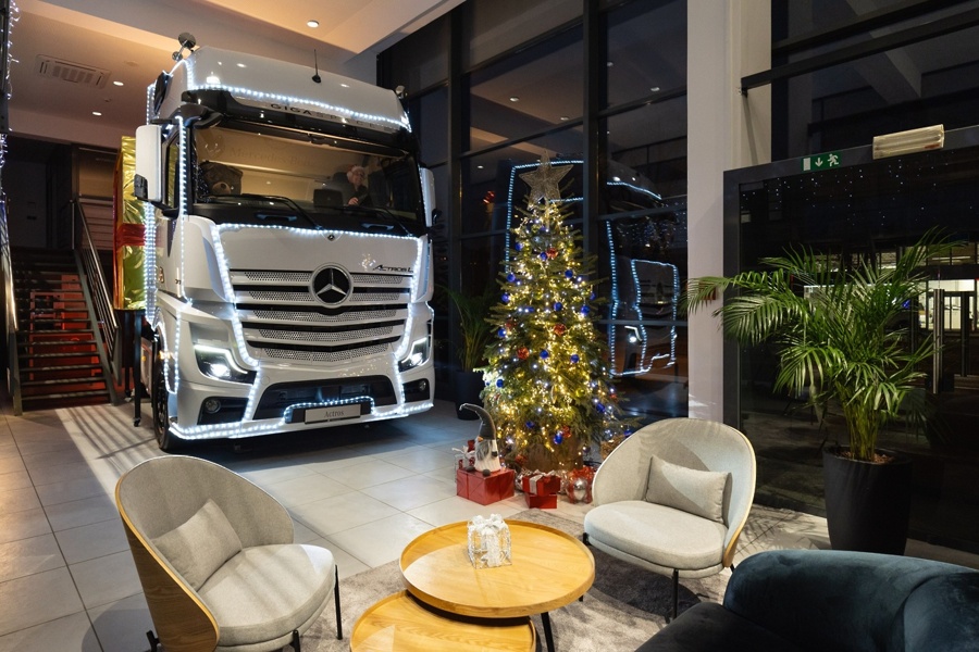 Autocommerce salon Mercedes-Benz Trucks