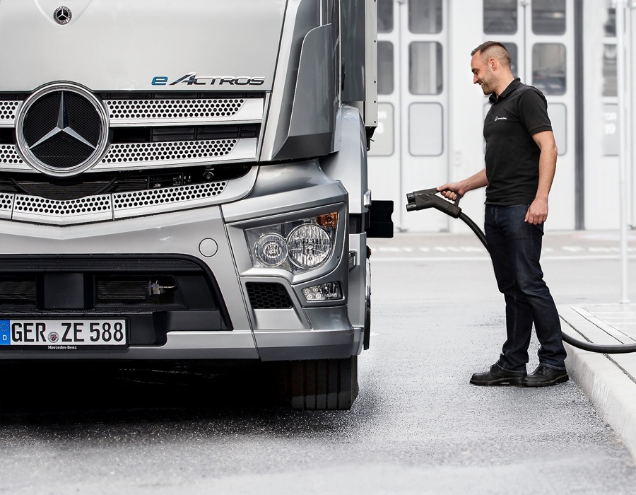 Mercedes eActros polnilnica