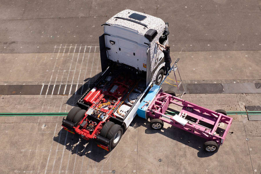 Mercedes eActros 600 crash test
