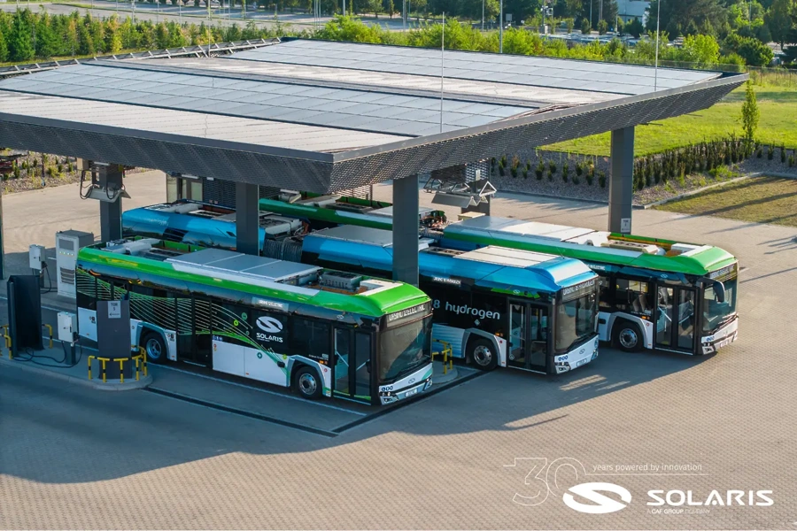 Solaris Urbino 30 let