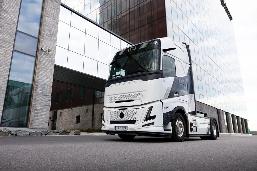 Volvo Trucks 100 let