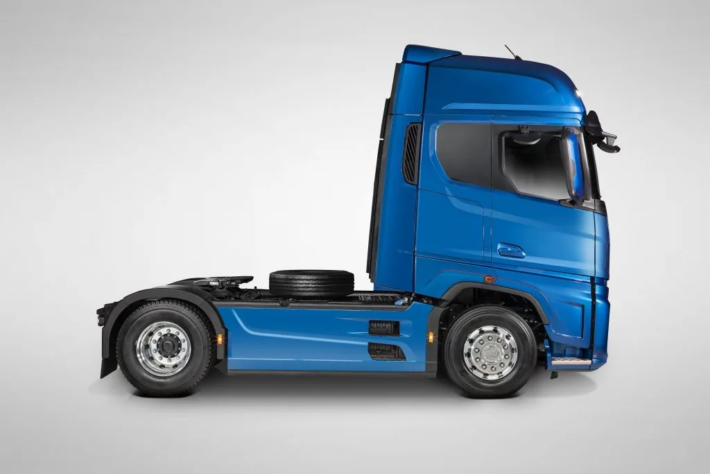 ford-trucks-new-tractor-4-1024x683.webp