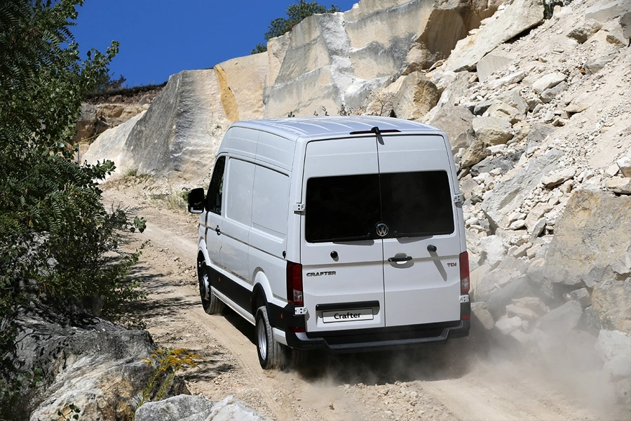 2018-08-vw-crafter-1200x80006.webp