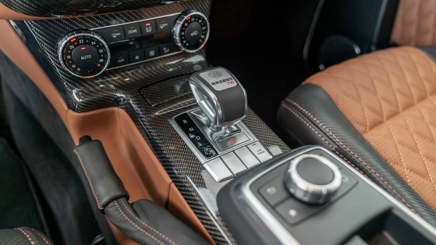brabus-700-4x4-interior.webp