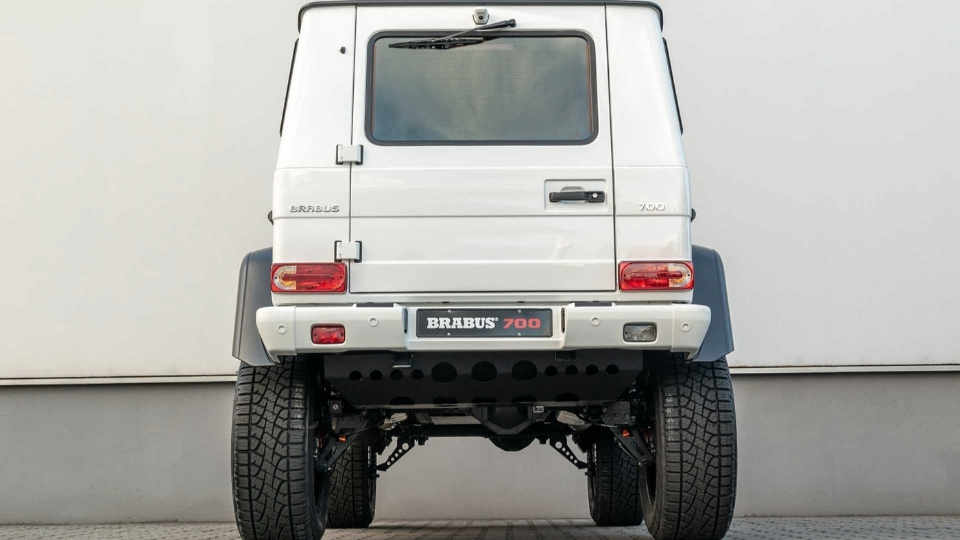 brabus-700-4x4-rear.webp