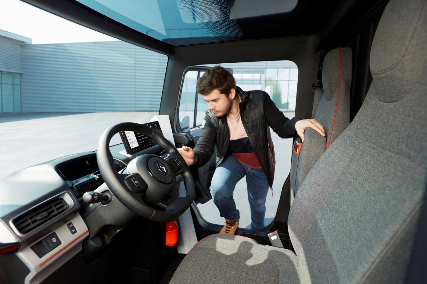212245462019-renaultez-flex.webp