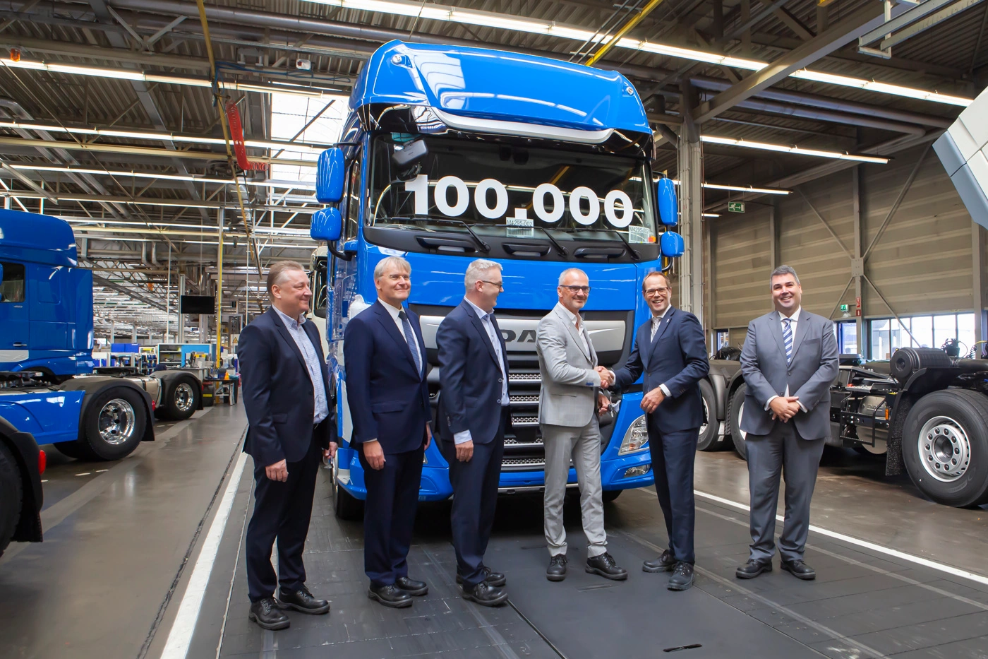 100000th-new-cf-and-xf-handover.webp