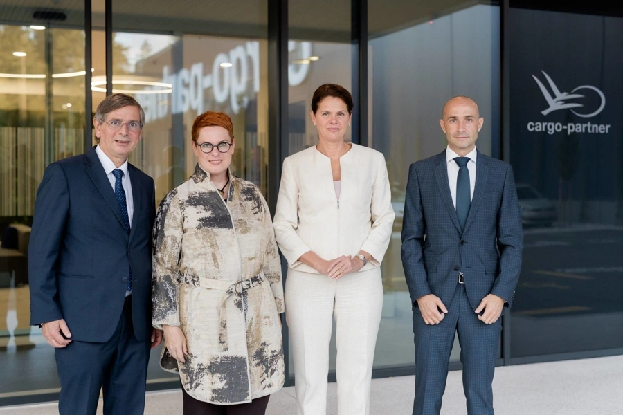 ceo-stefankrauterambassador-sigridberkadeputyprimeminister-alenka-bratusekmanagingdirector-viktorkasteliccopyrightziga-intih.webp