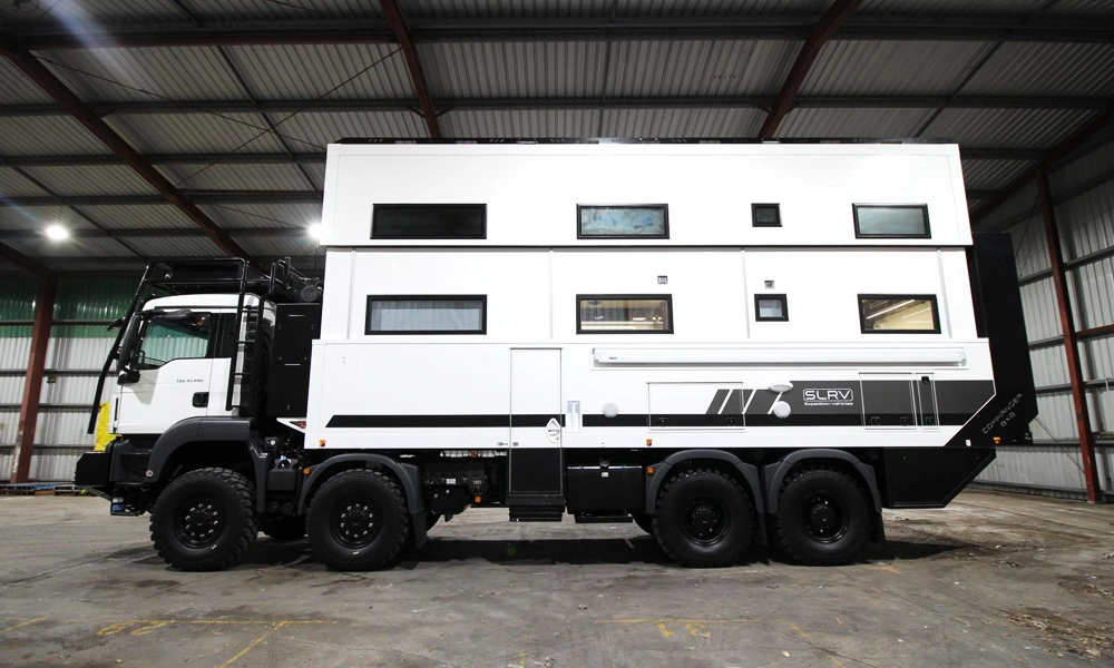 slrv-commander-8x8-expedition-vehicle.webp