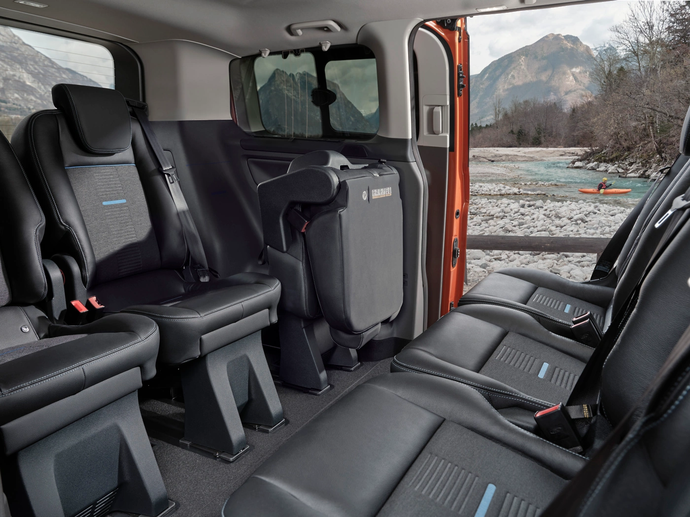 ford2020tourneocustomactive-06.webp