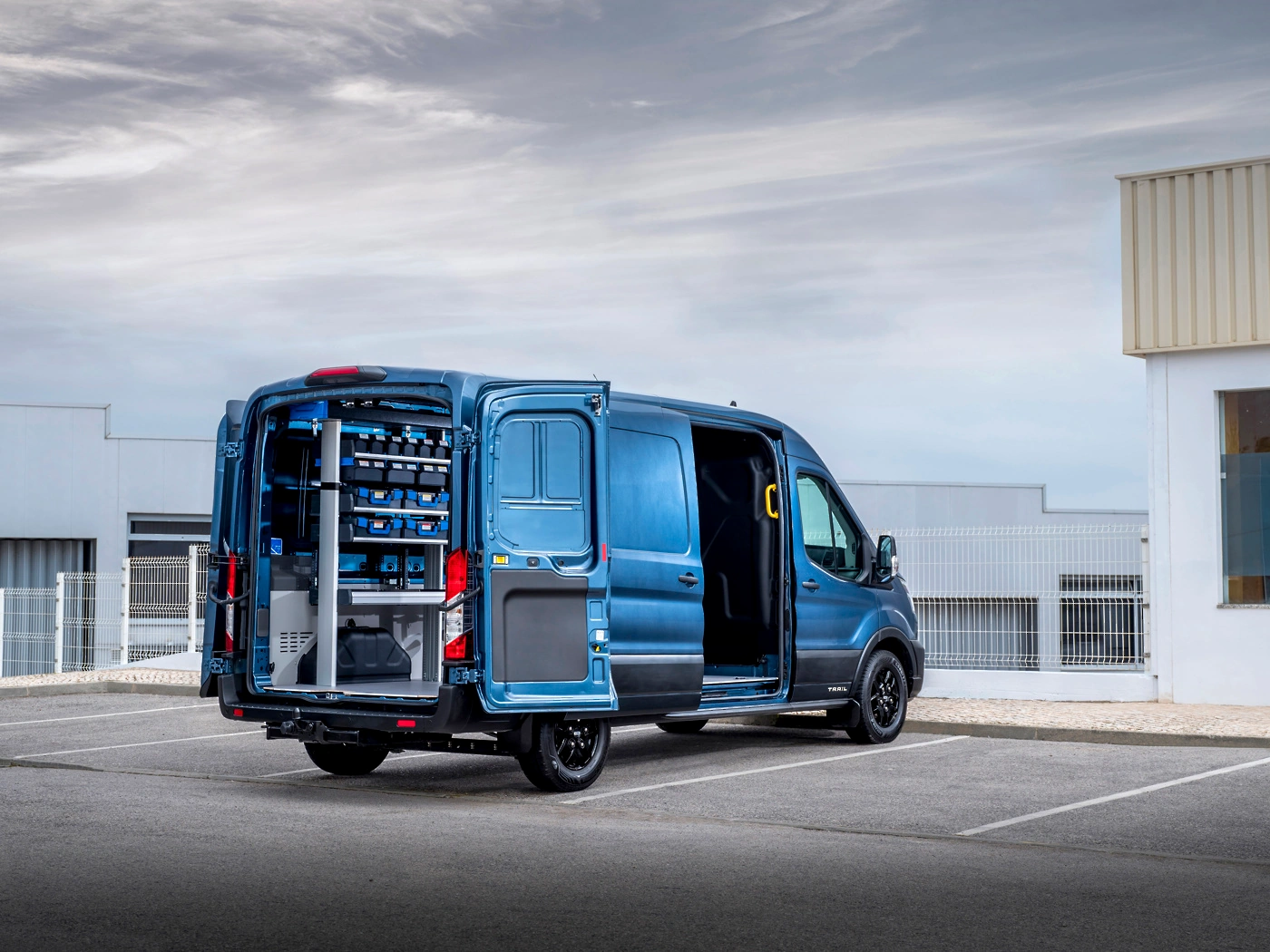 ford2020transittrail03.webp