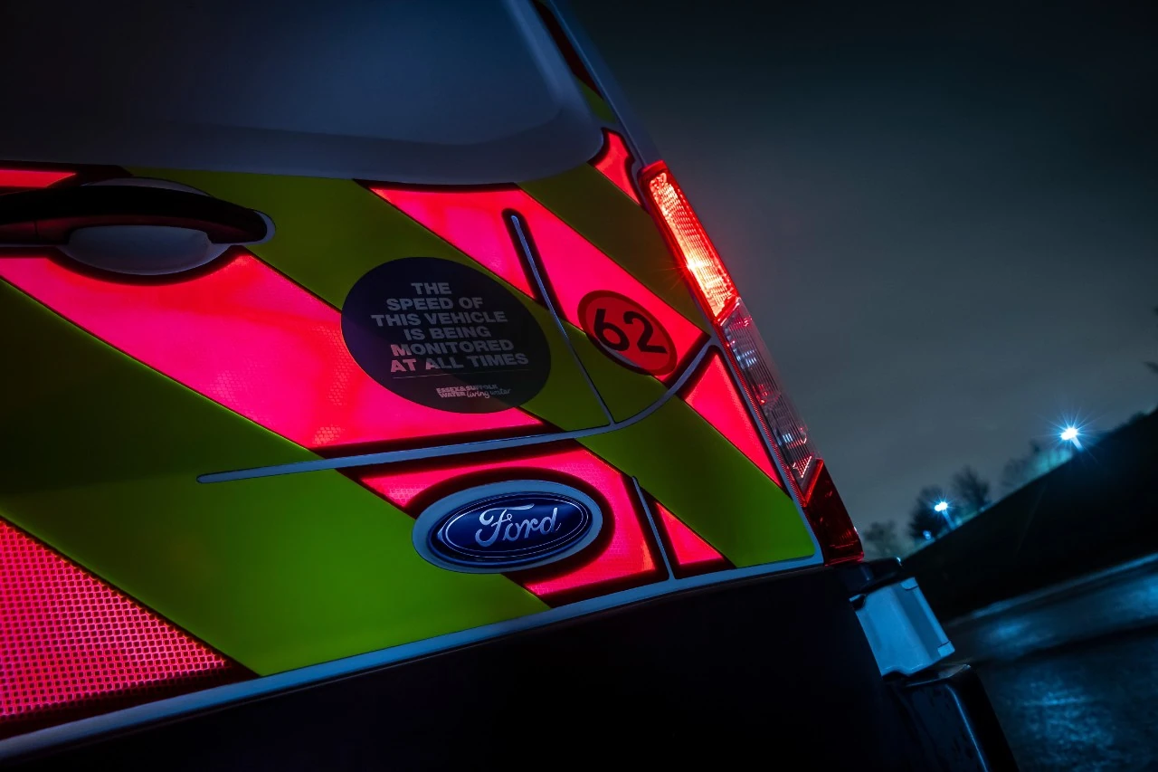 high-visibility-electronic-panels-ford-oval.webp