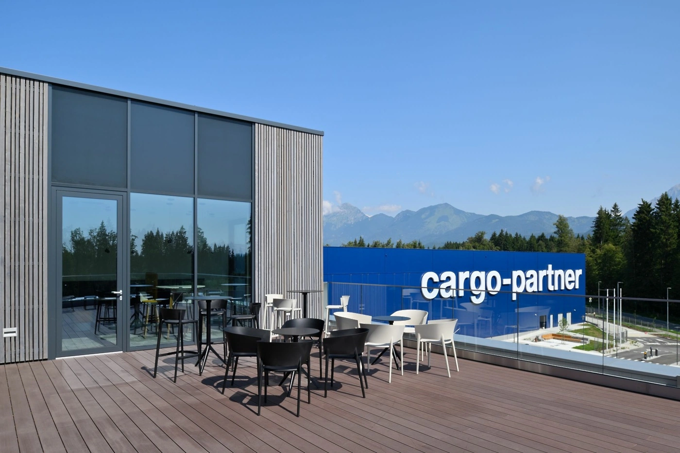cargo-partner-ilogisti%C4%8Dni-center-brnik-2.webp