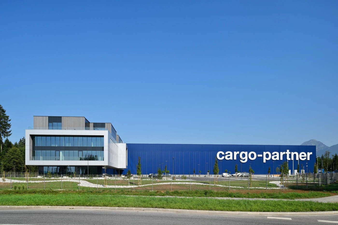 cargo-partner-ilogisti%C4%8Dni-center-brnik-3.webp