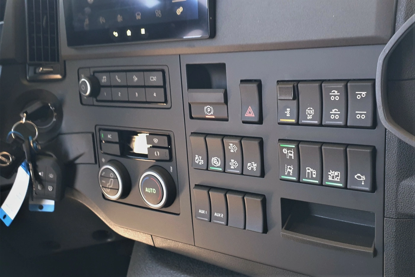 volvo-fmx-8x4-500-2.webp
