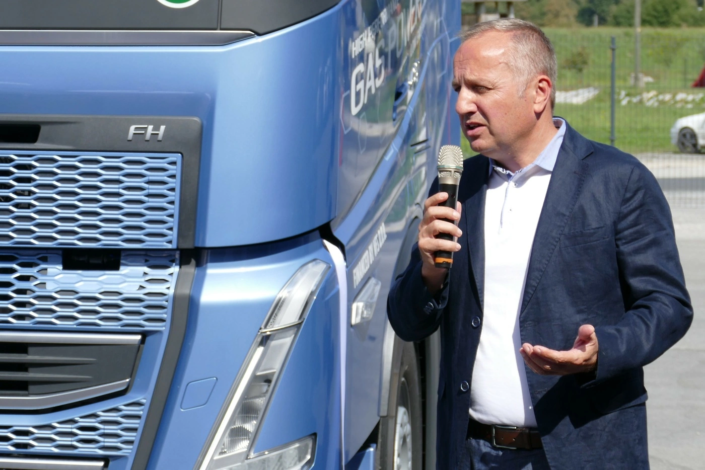 du%C5%A1an-mavri%C4%8D-pi%C5%A1ek-plinska-tovornjaka-volvo-fh-4.webp