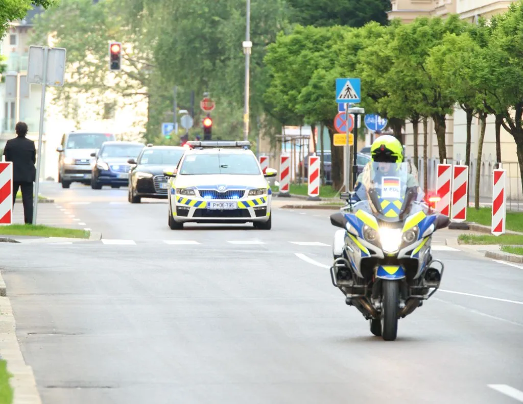 varovanje-oseb-vozila-s-spremstvom-1.webp