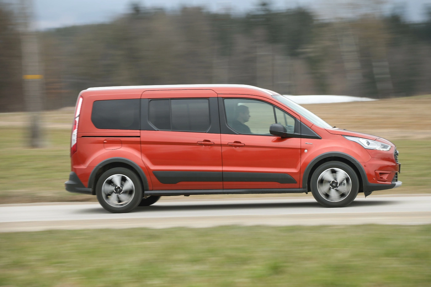ford-tourneo-connect-active-1.webp