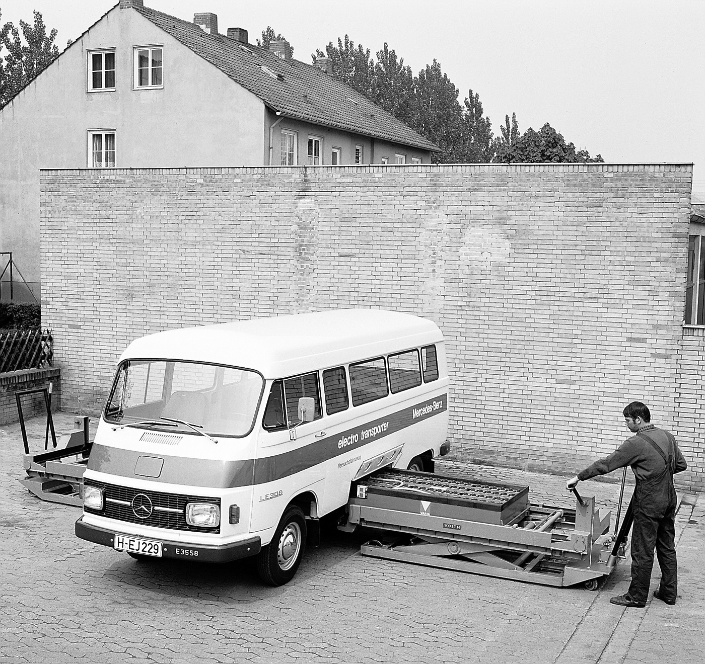 Mercedes-Benz LE 306 Electric