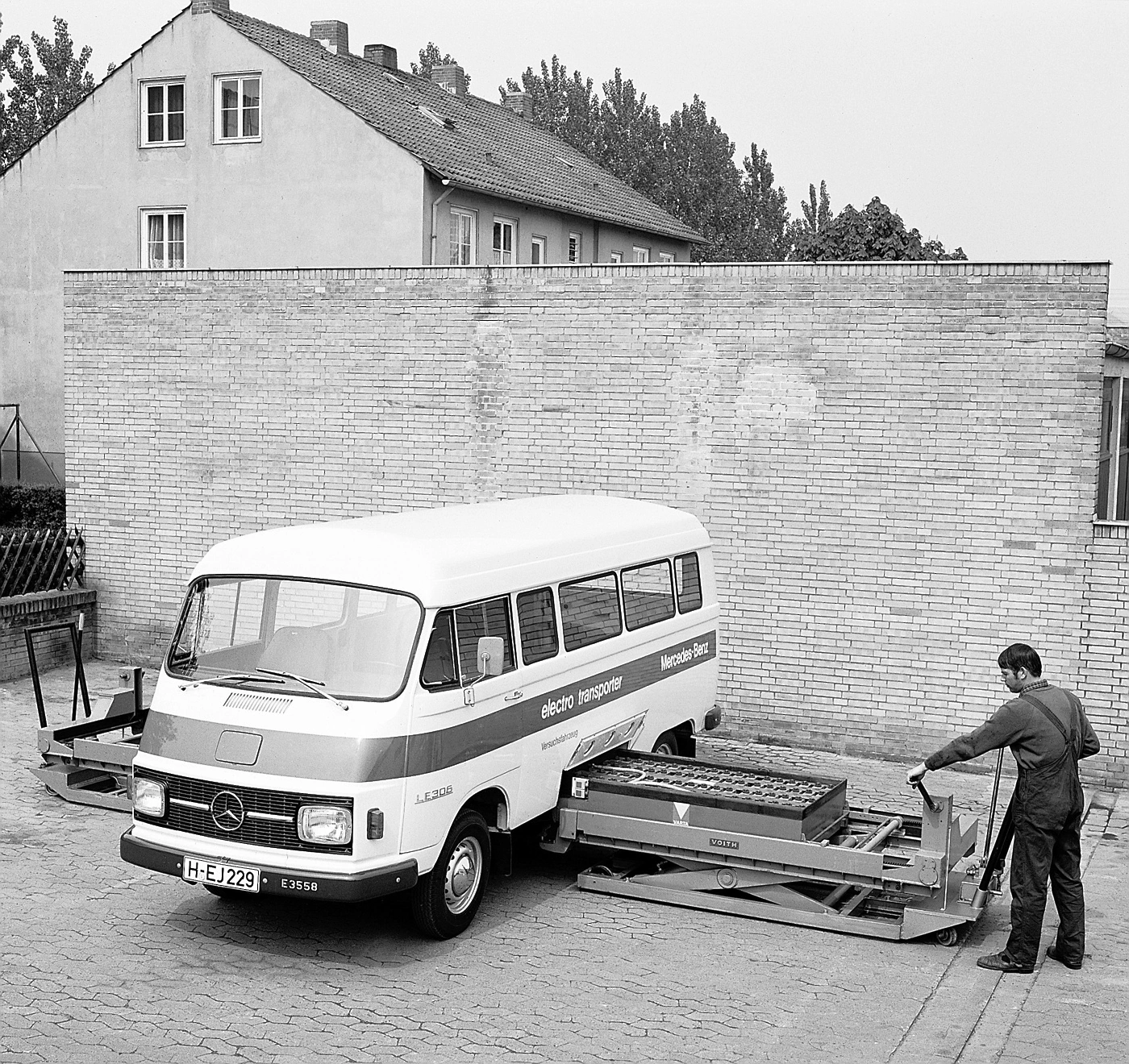 Mercedes-Benz LE 306 Electric