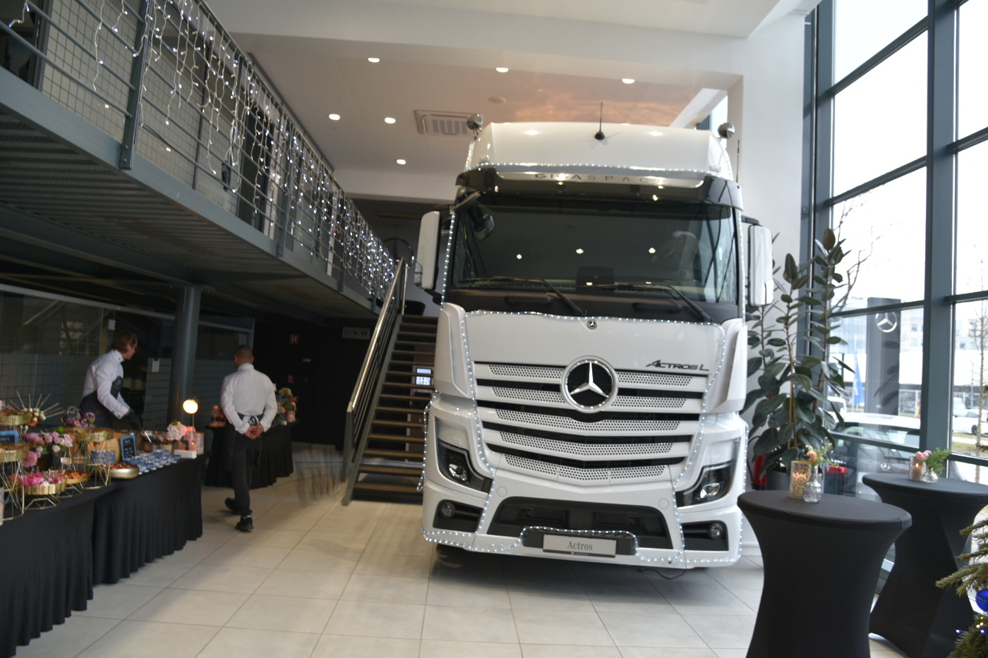 Autocommerce salon Mercedes-Benz Trucks