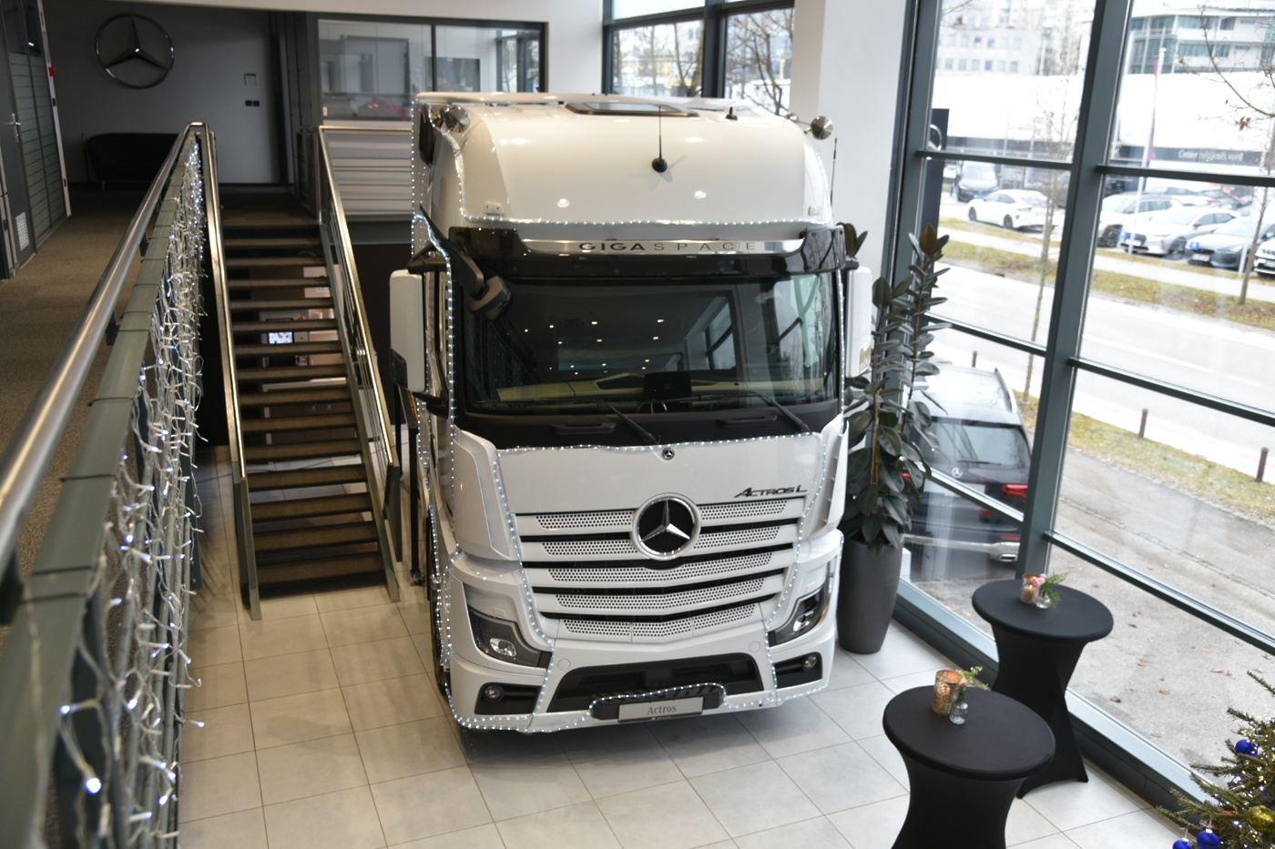 Autocommerce salon Mercedes-Benz Trucks