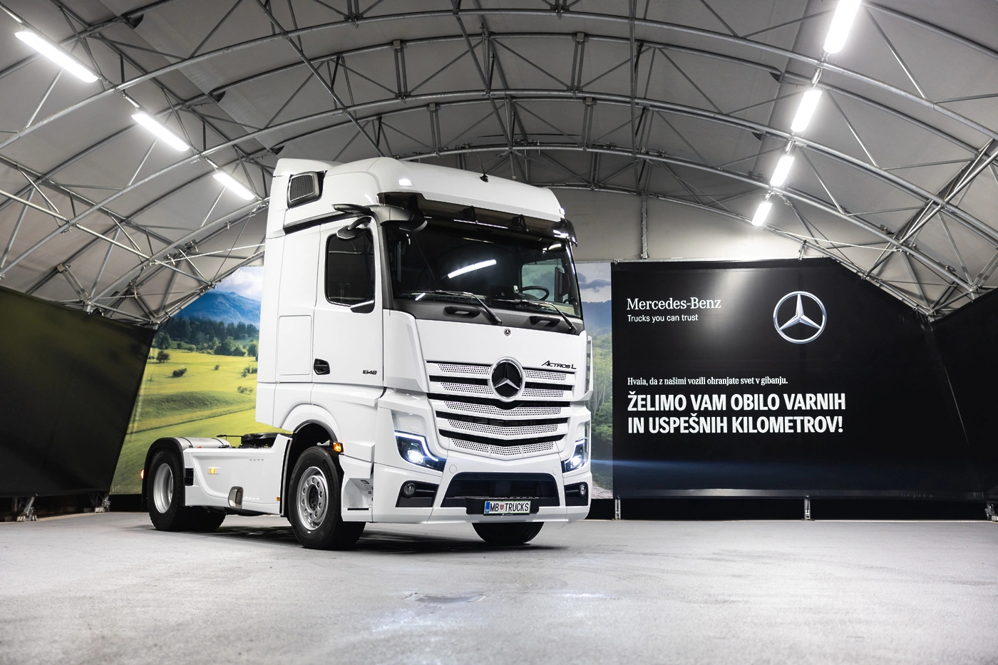 Autocommerce salon Mercedes-Benz Trucks