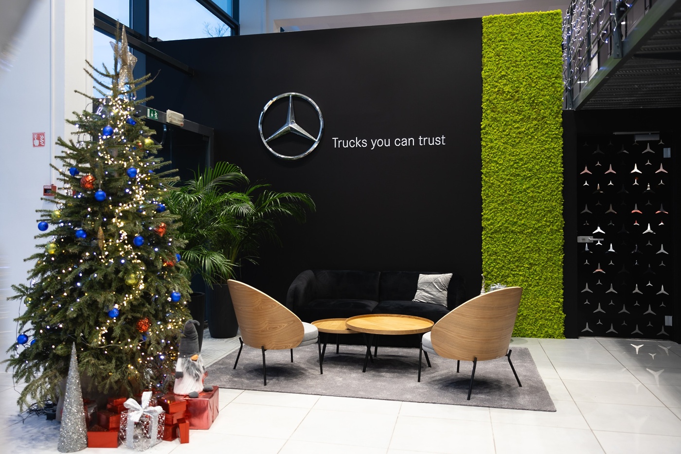 Autocommerce salon Mercedes-Benz Trucks