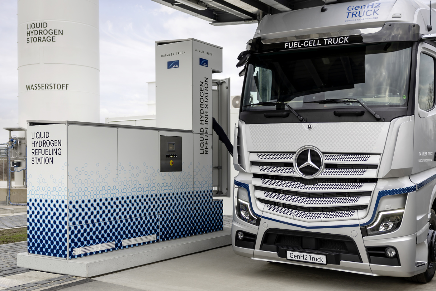 Polnjenje s tekočim vodikom Mercedes-Benz Actros GenH2