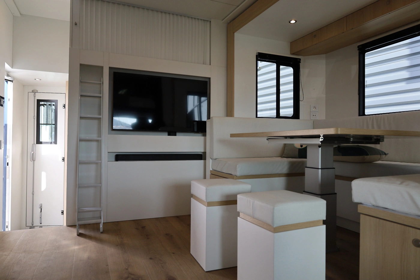 Mercedes Actros Edition 2 Elegance Lounge