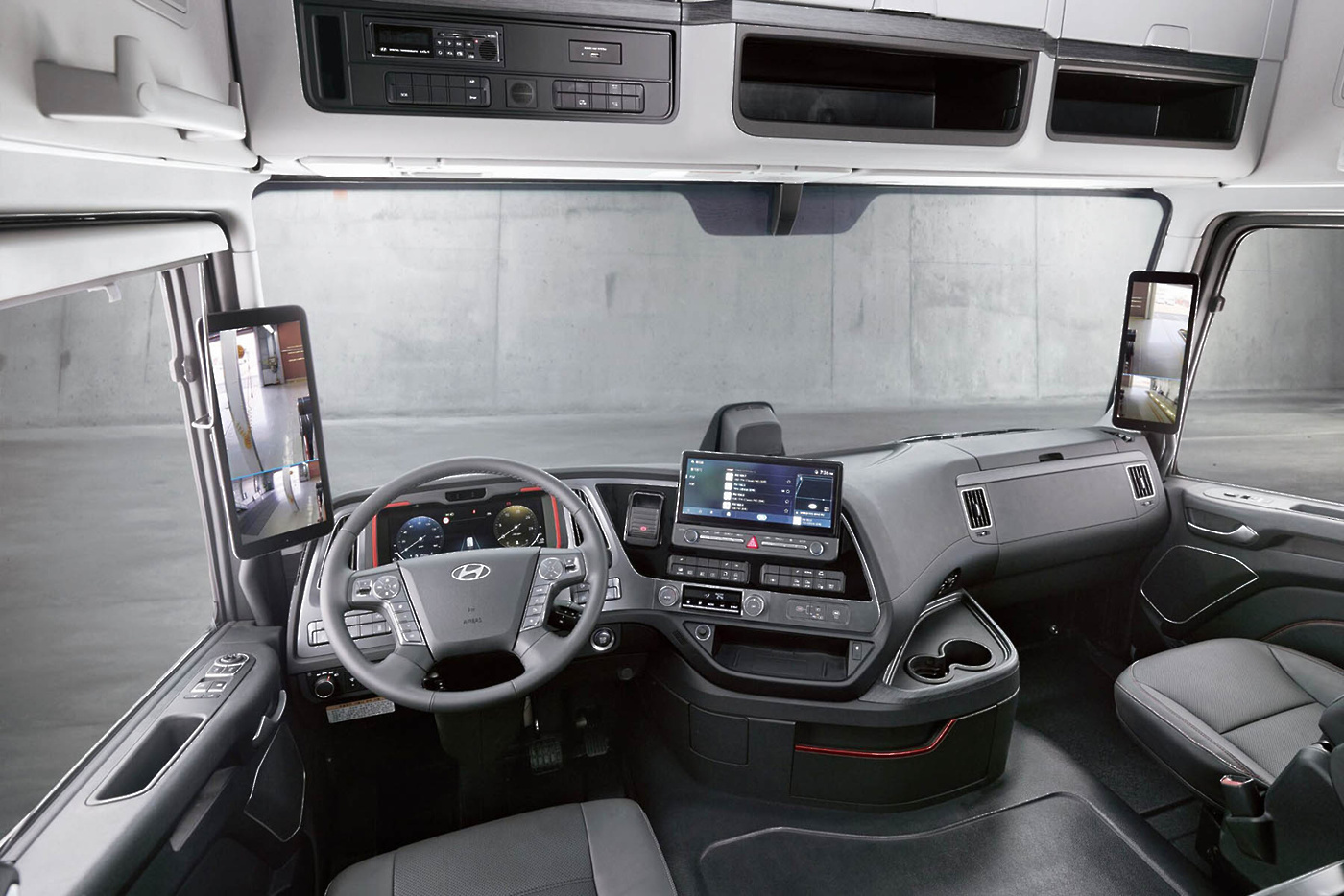 Hyundai Xcient 2025