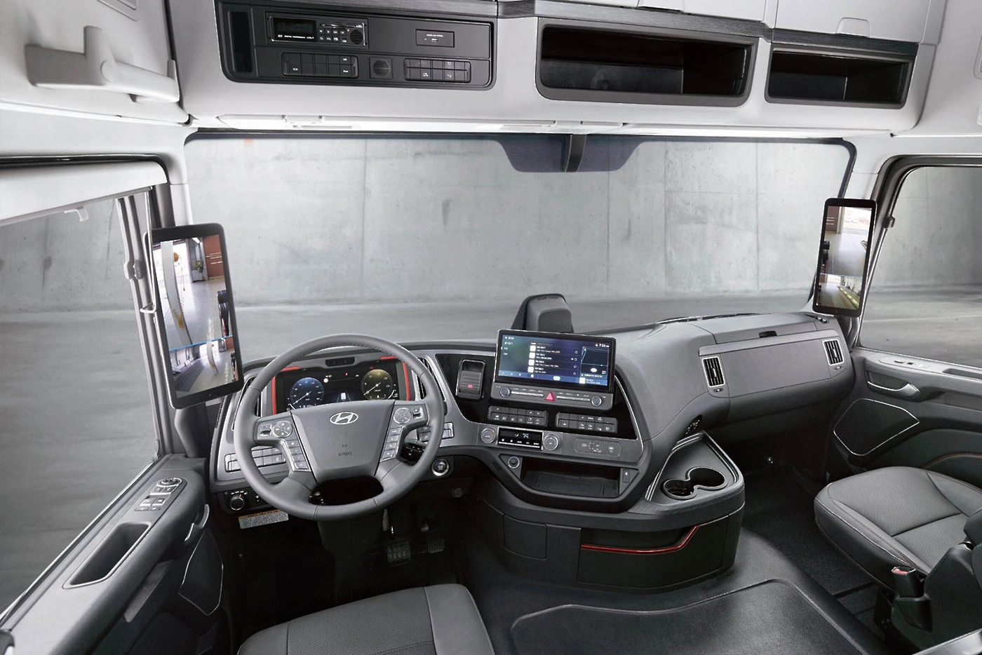 Hyundai Xcient 2025