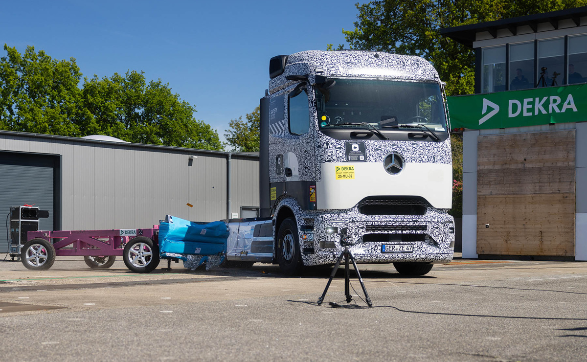 Mercedes eActros 600 crash test